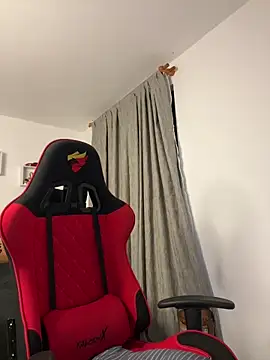 Ezzio_Scolaro Live XXX-chat