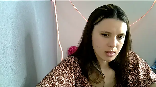 Chat +18 de KiraHoney ao vivo