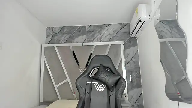 Czat XXX na żywo – Angell_petite01