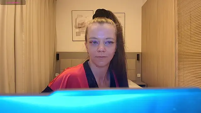 Yana-XX Adlı Modelin Canlı XXX Sohbeti