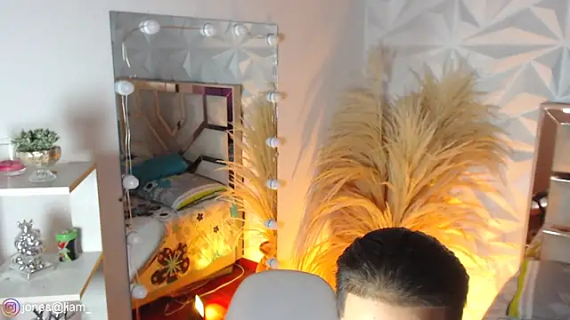 Chatroom XXX en direct de Jonesliam23