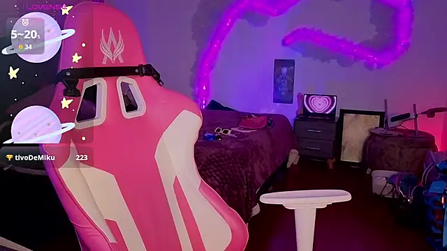 Chatroom XXX en direct de larah_uwu