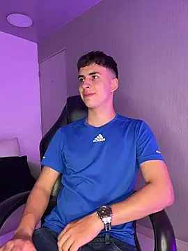 عرض كام AdrianRinaldi