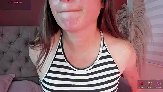 angela_fiory élő XXX-chatje