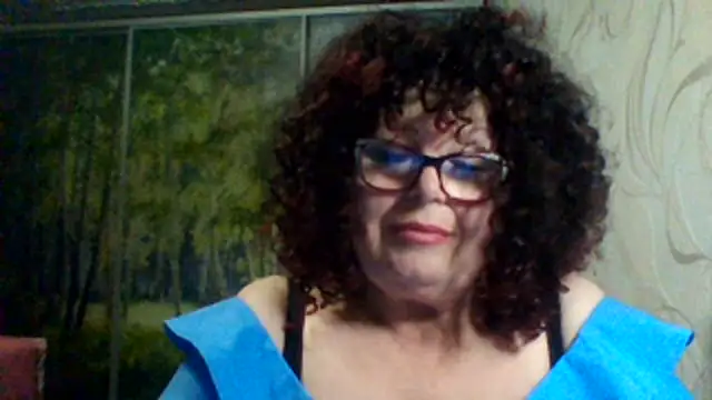 Milaniya606: διαδικτυακό σόου στην κάμερα