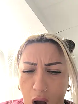 NinaRicci1518 Adlı Modelin Web Kamerası Şovu