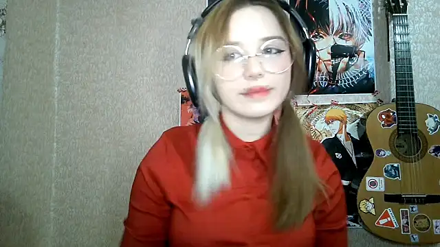 Chatroom XXX en direct de MilaTyan