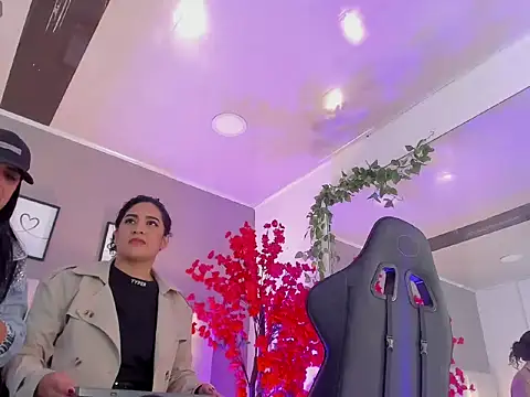 Chat +18 de Kiara_Kismet_ ao vivo