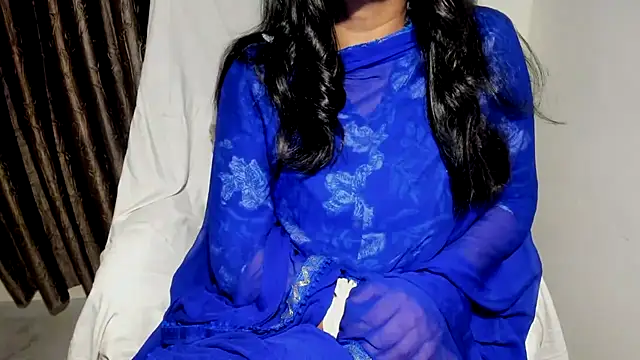 TheShyGirl_ élő XXX-chatje