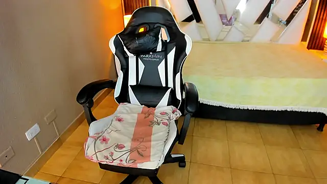 Linda4Petite Adlı Modelin Canlı XXX Sohbeti