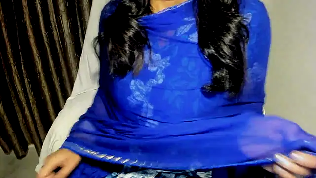 TheShyGirl_ Adlı Modelin Canlı XXX Sohbeti