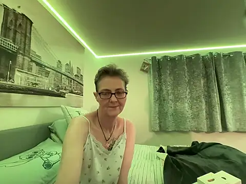 Curvy-Jinx's Webcam Show