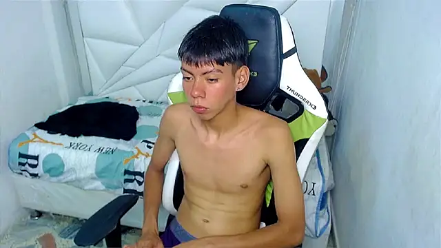 Liarr_: διαδικτυακό σόου στην κάμερα