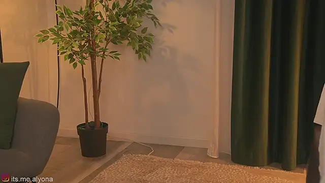 Alyonaqueen_ Adlı Modelin Canlı XXX Sohbeti