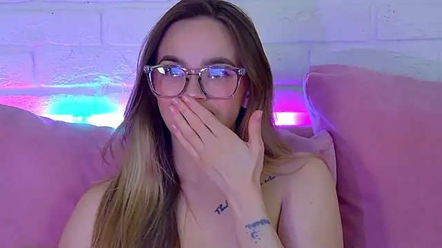 AnitaVenture Adlı Modelin Canlı XXX Sohbeti