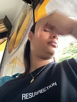 Czat XXX na żywo – Romie_rous