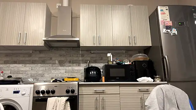 LaraDraggooのウェブカメラショー