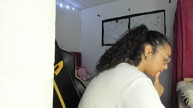 emily_stars1 在線直播表演