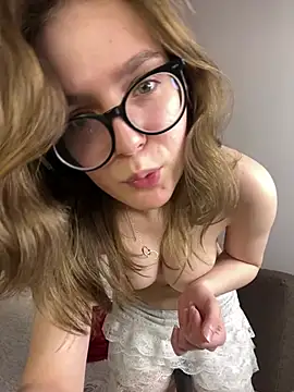 MyKittySayMeow 网络视讯表演