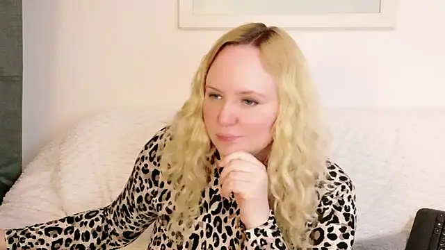 Sarah4you Adlı Modelin Canlı XXX Sohbeti