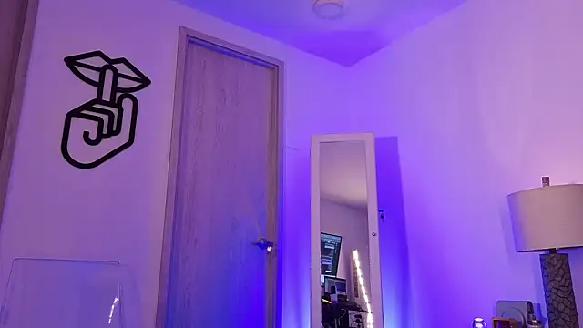 XXX chat uživo modela mandi4pole_