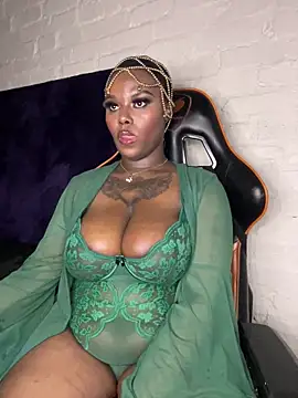 Chatroom XXX en direct de QUEEN_NOBUHLE_FEMDOM_777