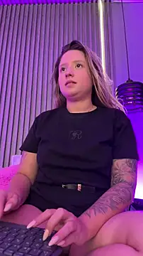 MiaPetit_ Chat XXX in diretta