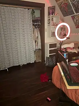 دردشة SuzyCatzz الجنسية المباشرة