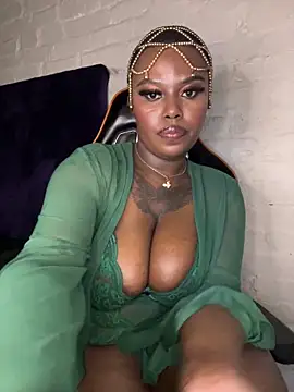 Živý XXX chat QUEEN_NOBUHLE_FEMDOM_777