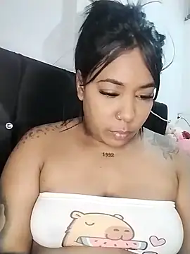 emma_purple_ Show Webcam