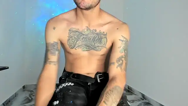 Онлайн чат XXX mikee_scooth