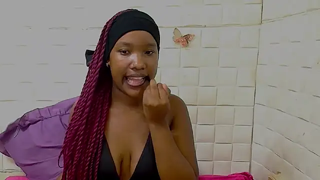 Chat +18 de EroticSexyPrada ao vivo