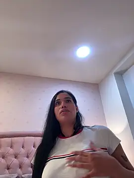 Bella__Wood Chat XXX in diretta