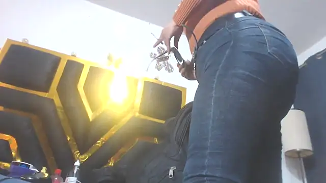 Helennahot: онлайн-секс-чат