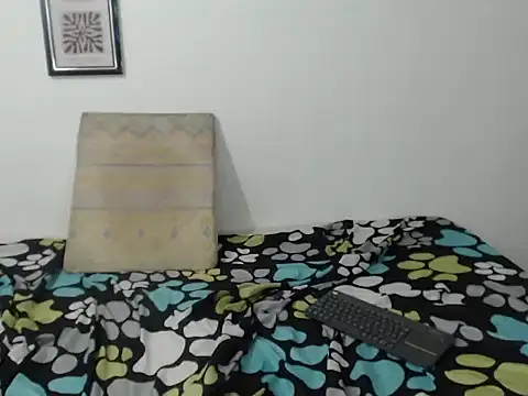 Nikki__uwu Chat XXX in diretta