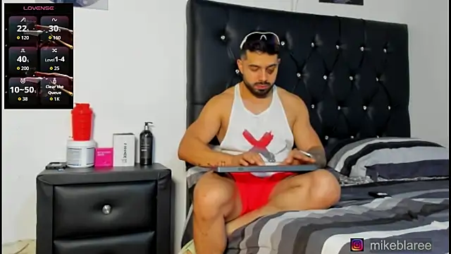 แชท XXX สดของ mikeblaree