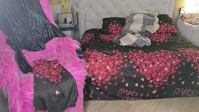 XXX chat uživo modela RoxalanaStar