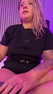 XXX chat uživo modela MiaPetit_