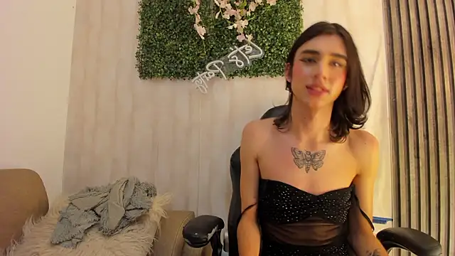 lana_gill1 Show in webcam