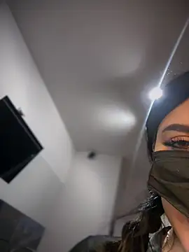 MiraHabibtek 即時 XXX 聊天