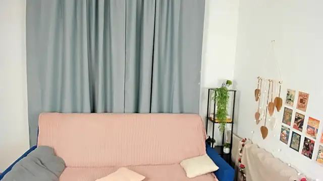 Show modela CipherMoth na web-kameri