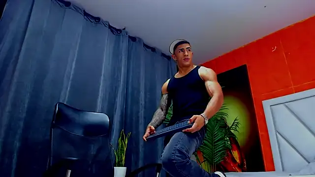 adrian_ray: онлайн-секс-чат