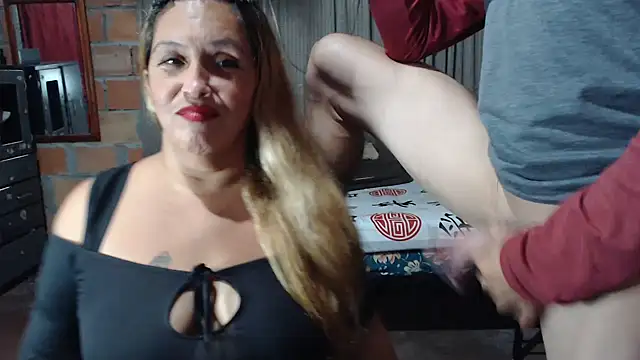 Pertunjukan Kamera Web BURBUJA_y_CABALLERO