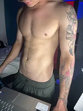 AngelLatinBoy élő XXX-chatje