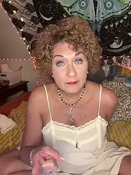 SuzyCatzz Live XXX-Chat