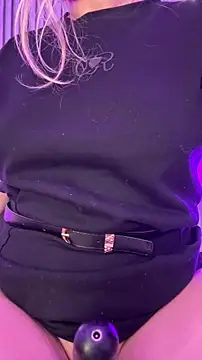 Živý XXX chat MiaPetit_