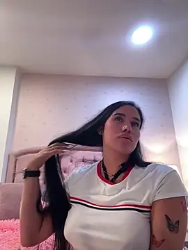 Bella__Wood 即時 XXX 聊天