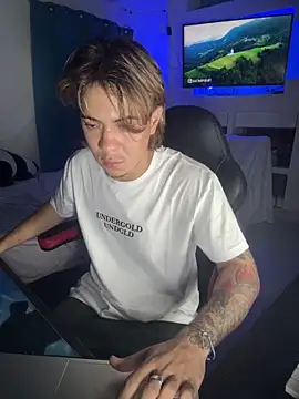 Онлайн чат XXX AngelLatinBoy