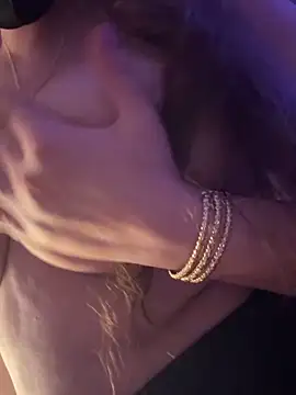 Yaraa8 Adlı Modelin Canlı XXX Sohbeti