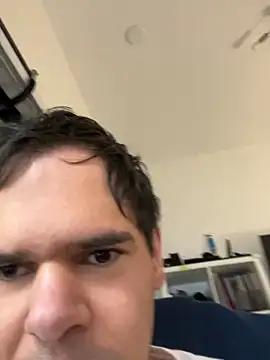 awesomemilkss: διαδικτυακό σόου στην κάμερα